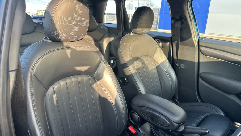 MINI Hatchback 1.5 Cooper Exclusive Premium 5dr Auto Petrol Hatchback